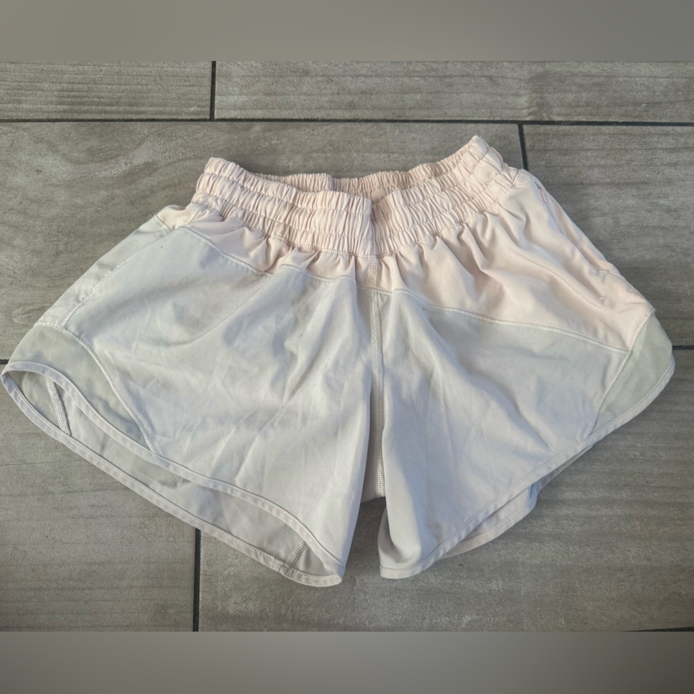 Lululemon Women’s Size 2  Hotty Hot 4" Inseam Shorts Peach Two-tone Color
